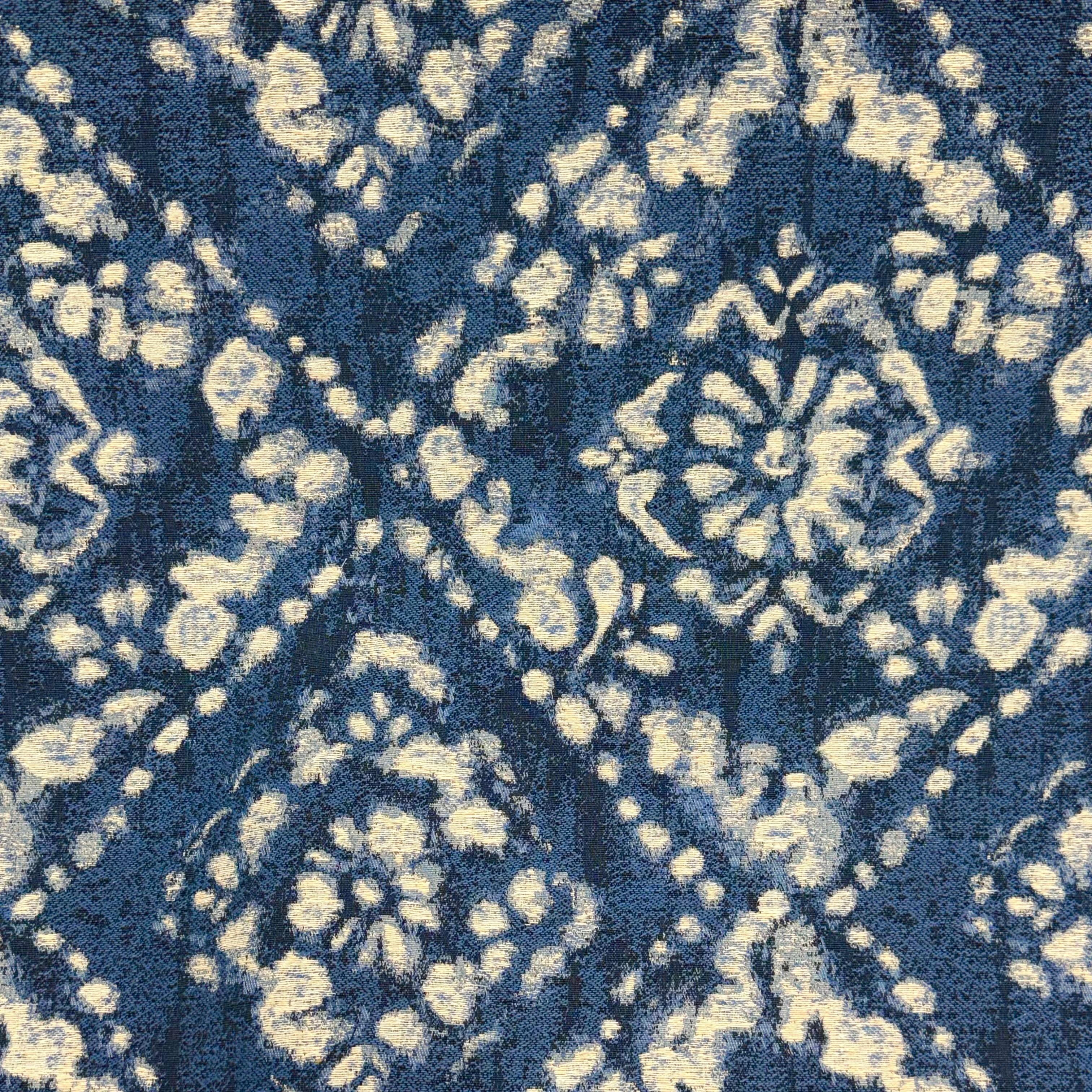 Diamond Traditional Blue and White Jacquard